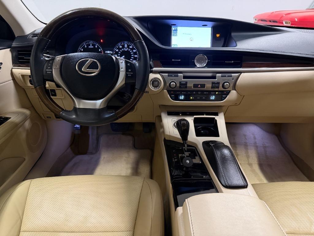 Lexus ES 350 Sedan 2013
