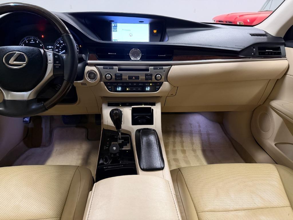 Lexus ES 350 Sedan 2013