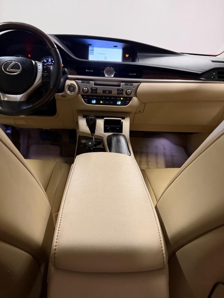 Lexus ES 350 Sedan 2013