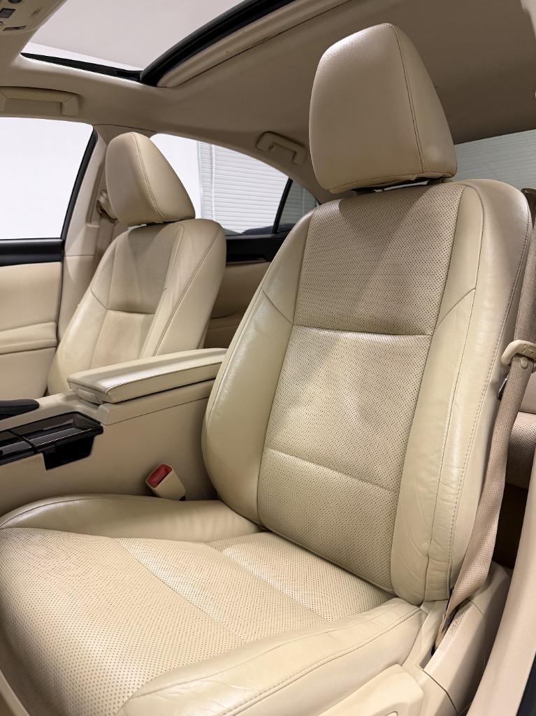Lexus ES 350 Sedan 2013