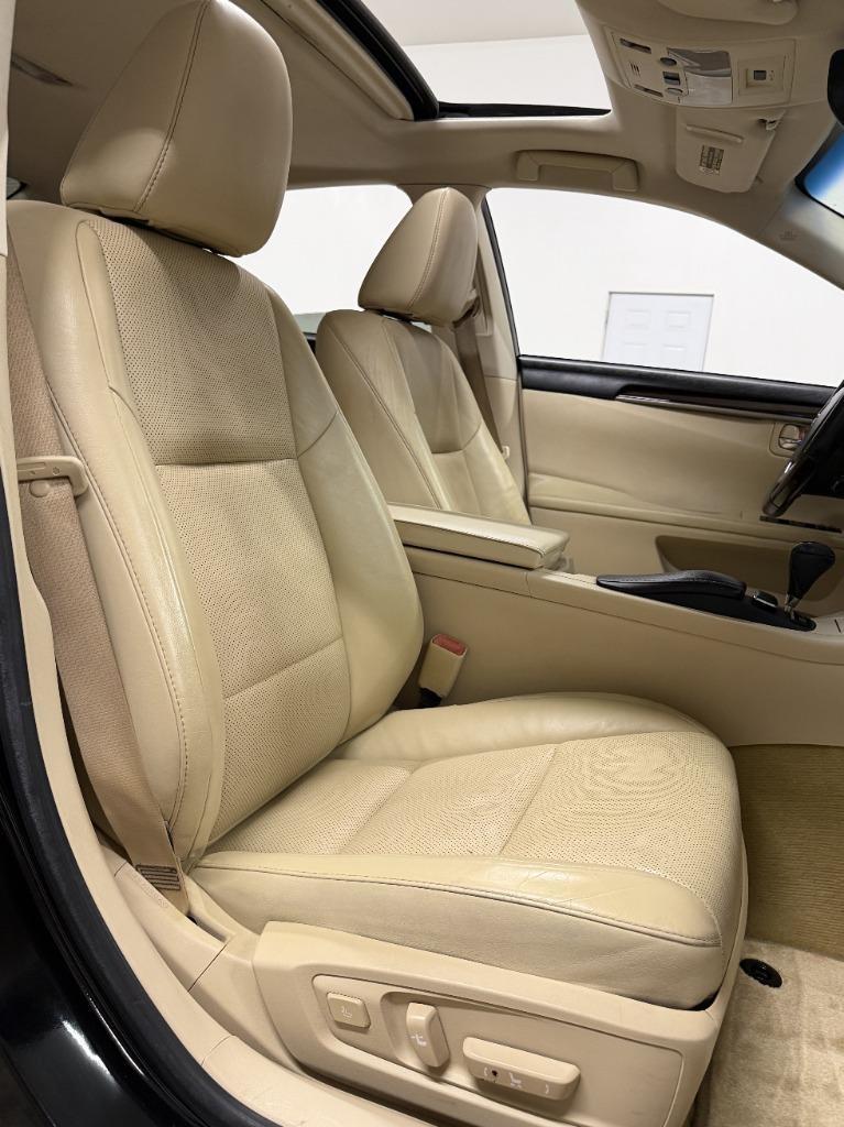 Lexus ES 350 Sedan 2013