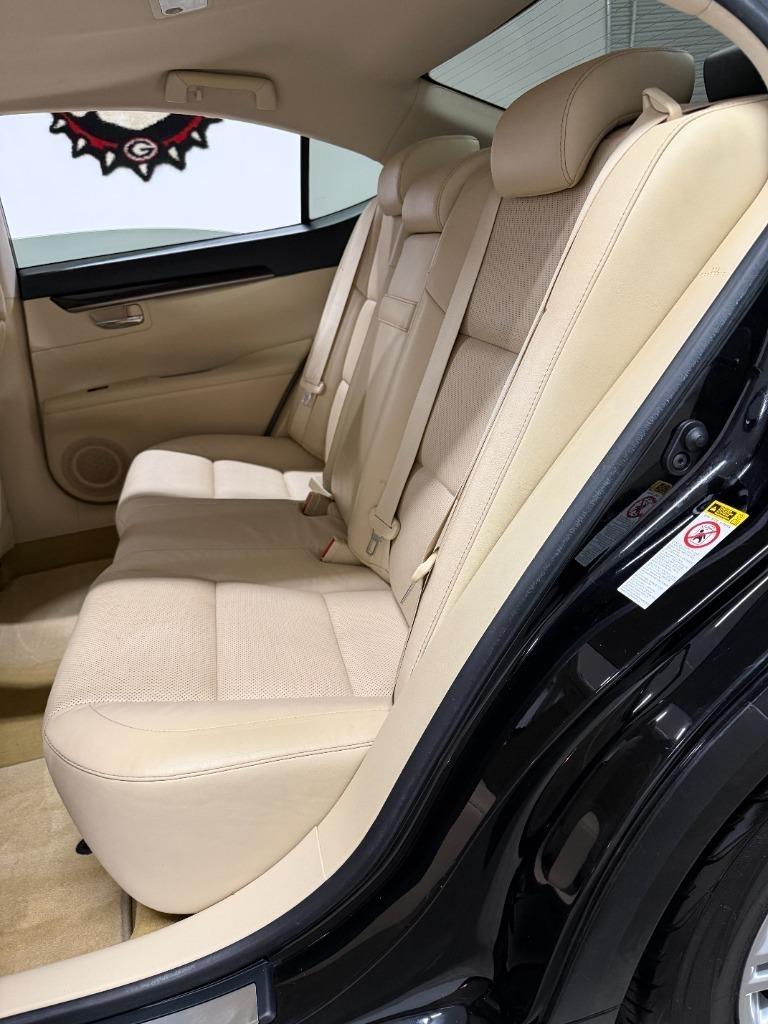 Lexus ES 350 Sedan 2013