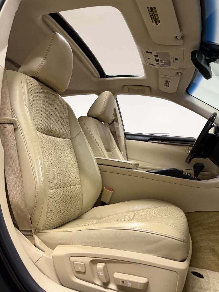 Lexus ES 350 Sedan 2013