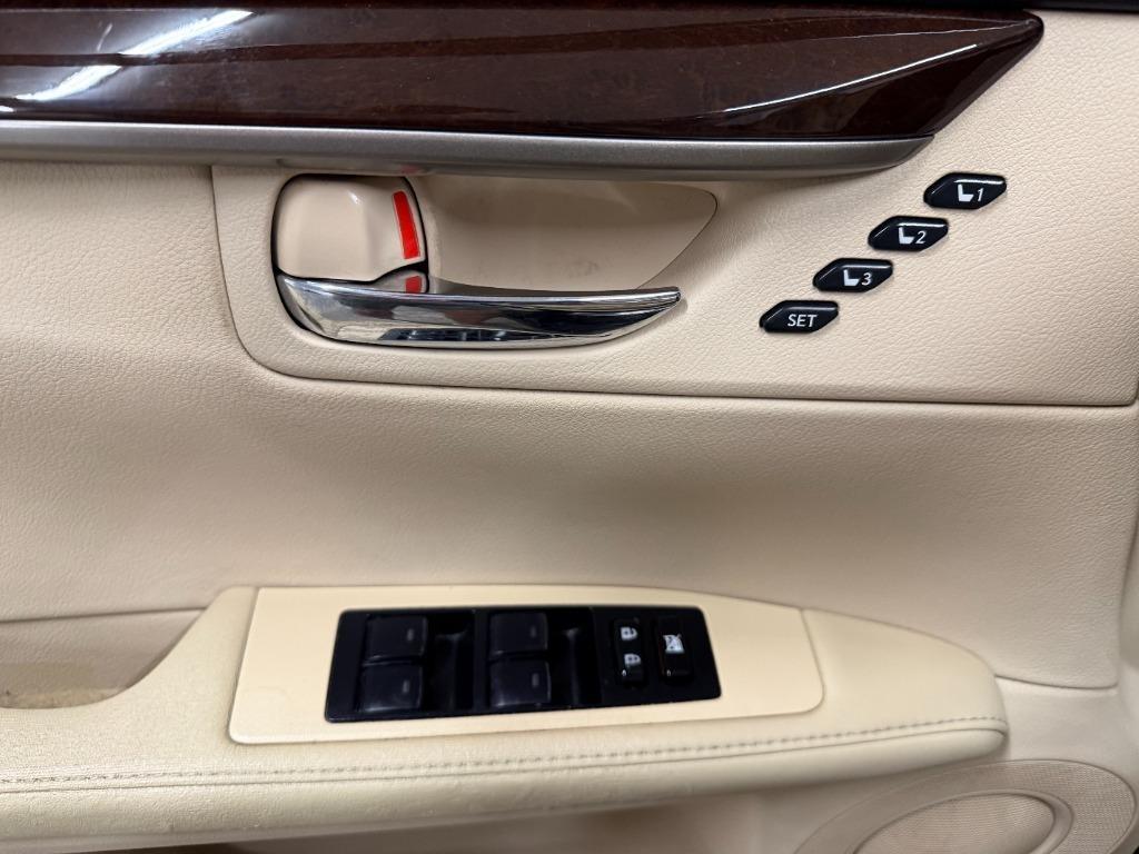 Lexus ES 350 Sedan 2013