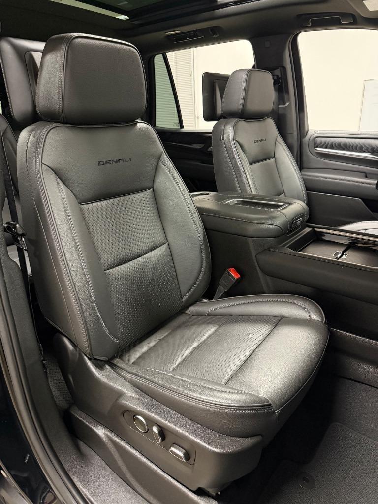 GMC Yukon Denali 4WD 2021
