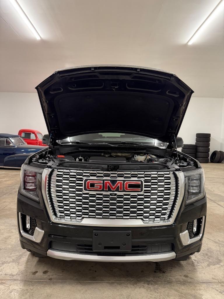 GMC Yukon Denali 4WD 2021
