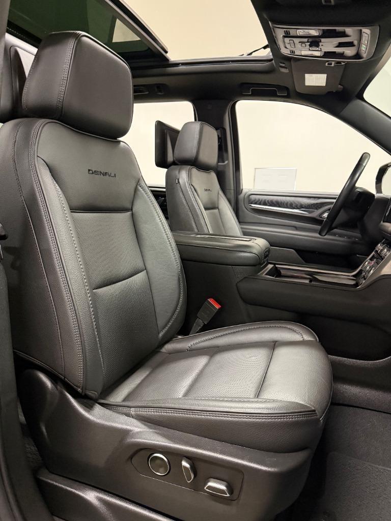 GMC Yukon Denali 4WD 2021