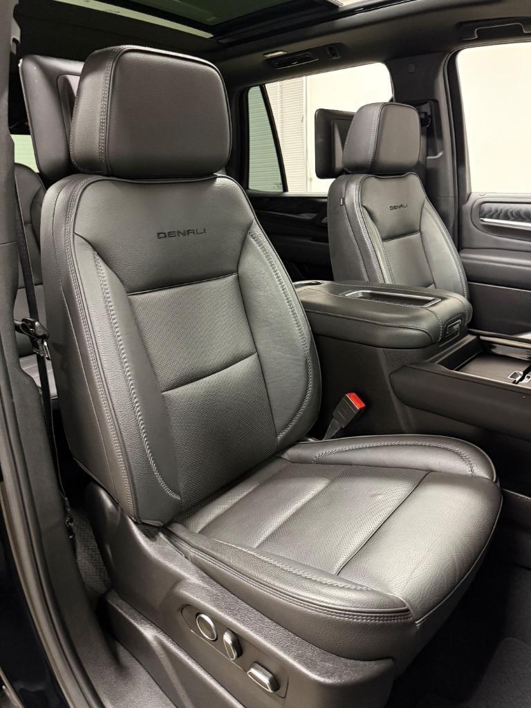 GMC Yukon Denali 4WD 2021