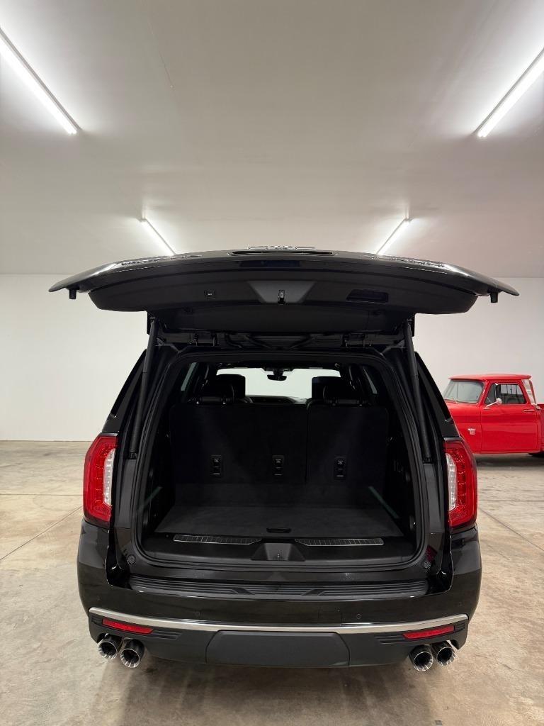 GMC Yukon Denali 4WD 2021