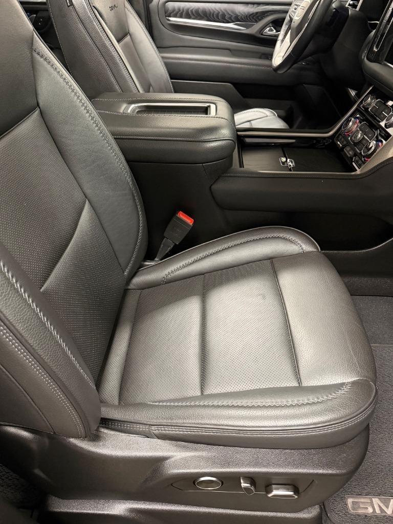 GMC Yukon Denali 4WD 2021