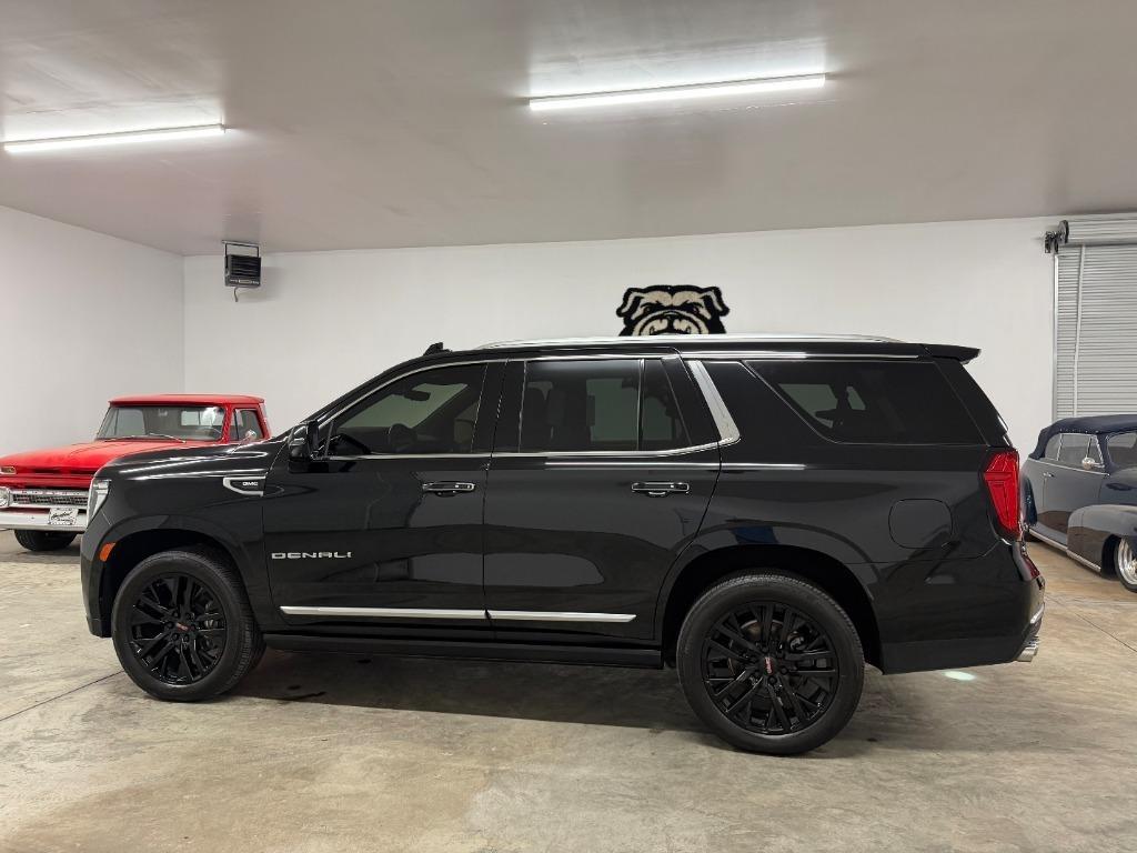 GMC Yukon Denali 4WD 2021