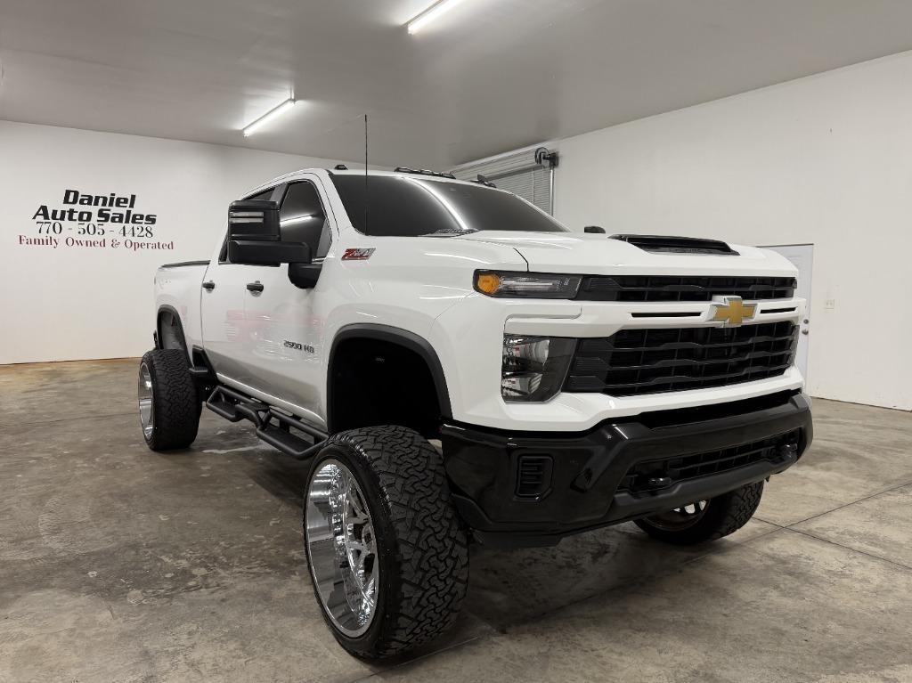 Chevrolet Silverado 2500HD Custom Crew Cab Long Box 4WD 2025
