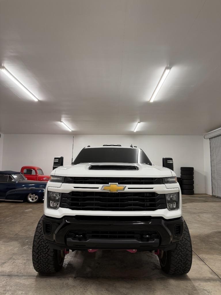 Chevrolet Silverado 2500HD Custom Crew Cab Long Box 4WD 2025