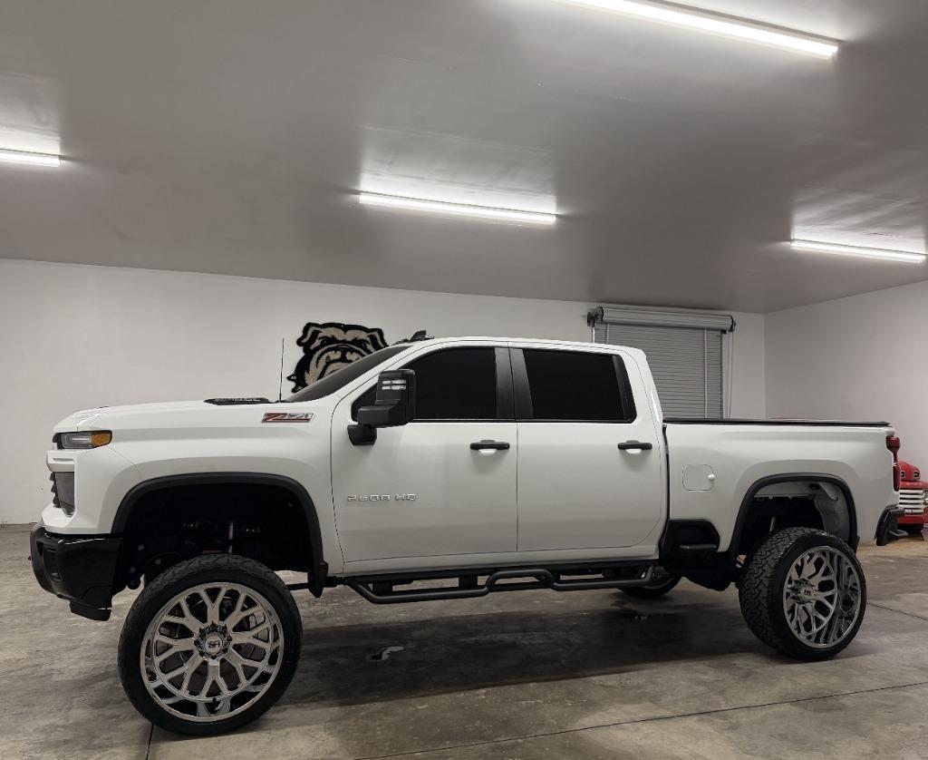 Chevrolet Silverado 2500HD Custom Crew Cab Long Box 4WD 2025