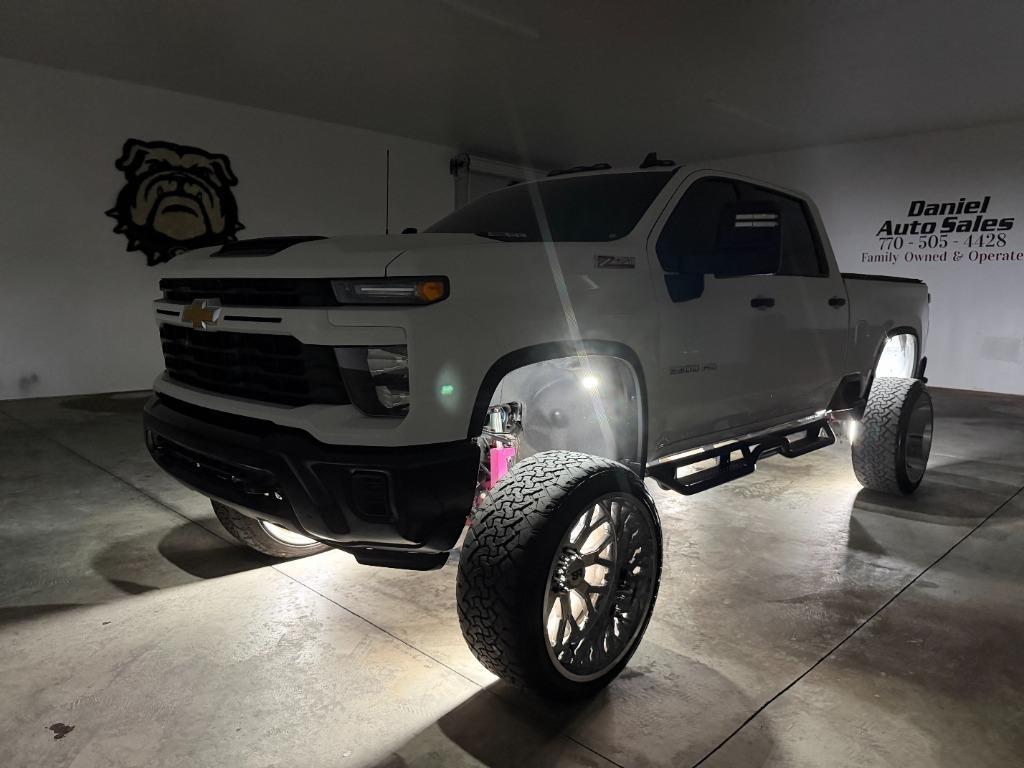 Chevrolet Silverado 2500HD Custom Crew Cab Long Box 4WD 2025