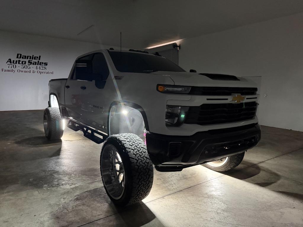 Chevrolet Silverado 2500HD Custom Crew Cab Long Box 4WD 2025