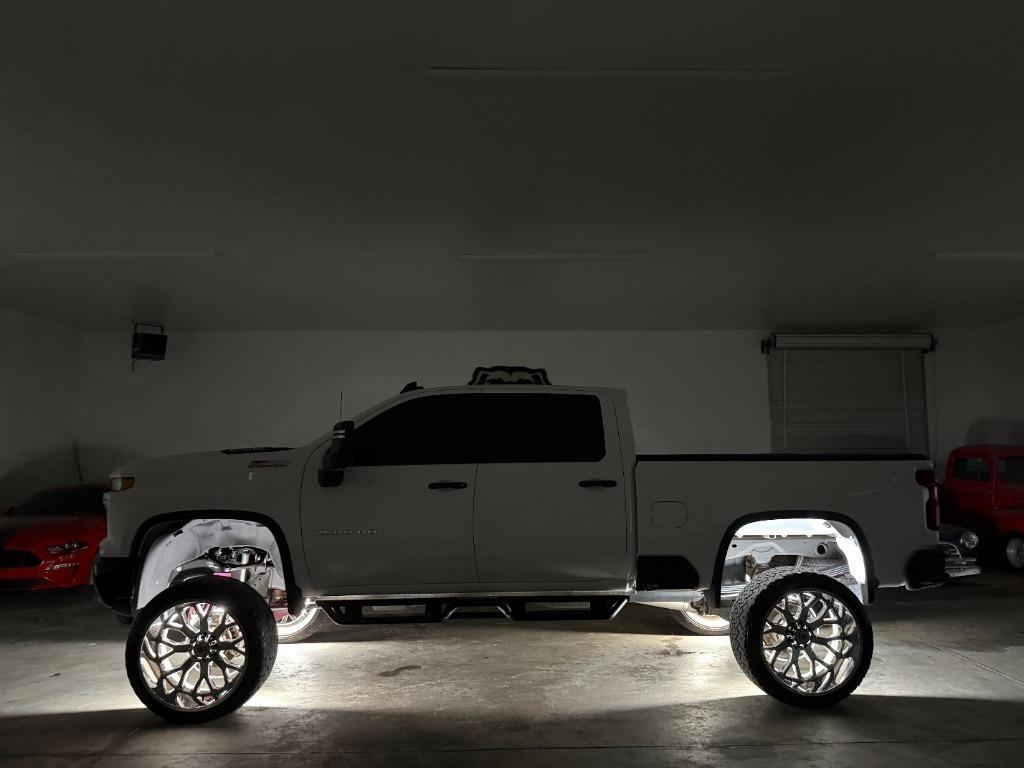Chevrolet Silverado 2500HD Custom Crew Cab Long Box 4WD 2025