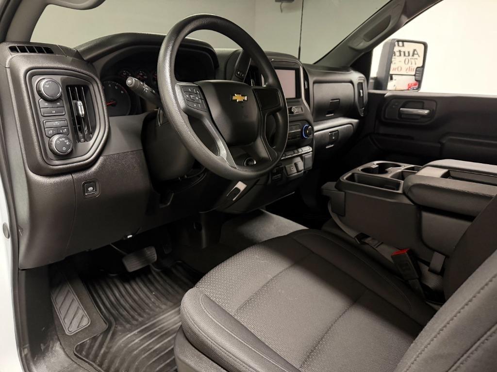 Chevrolet Silverado 2500HD Custom Crew Cab Long Box 4WD 2025