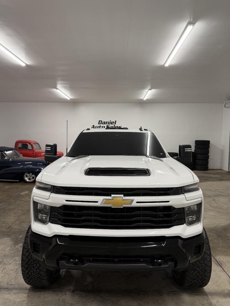 Chevrolet Silverado 2500HD Custom Crew Cab Long Box 4WD 2025