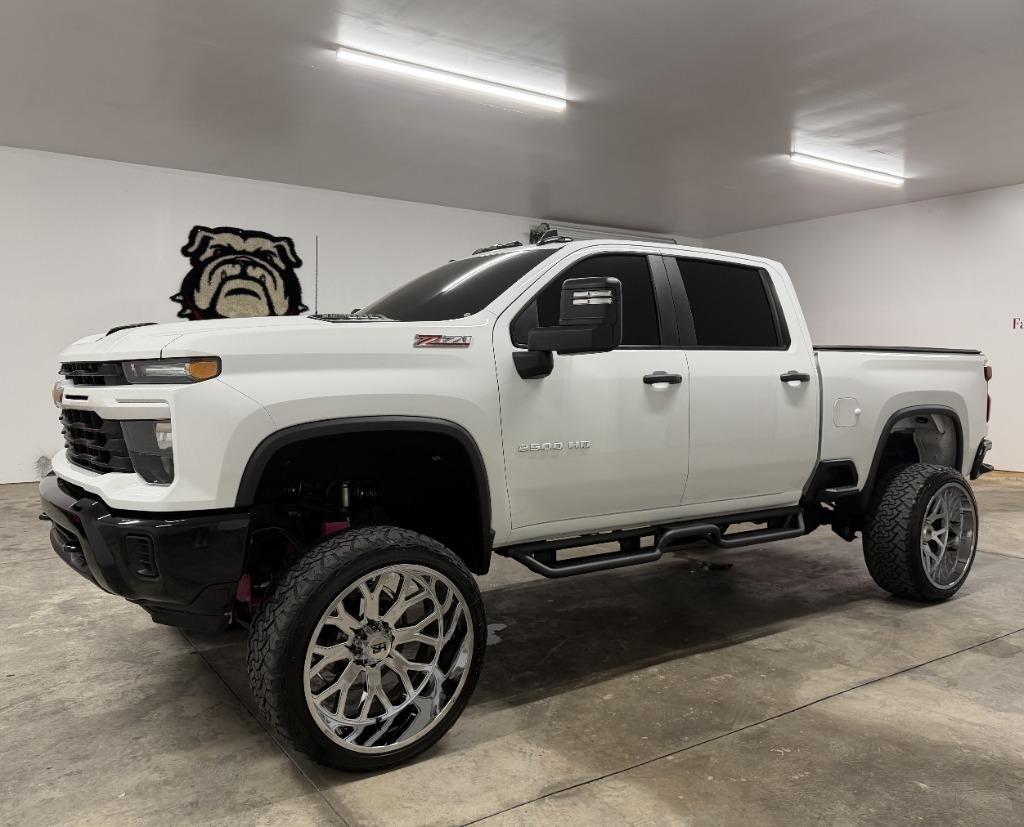 Chevrolet Silverado 2500HD Custom Crew Cab Long Box 4WD 2025