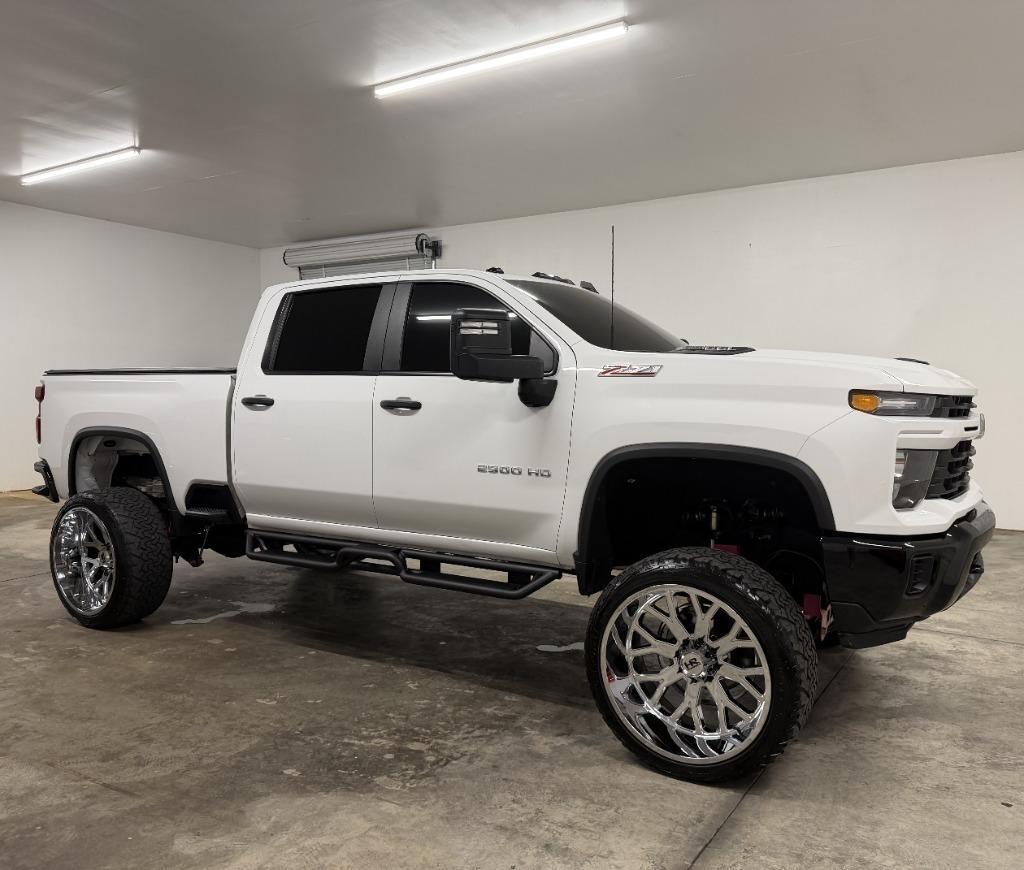 Chevrolet Silverado 2500HD Custom Crew Cab Long Box 4WD 2025