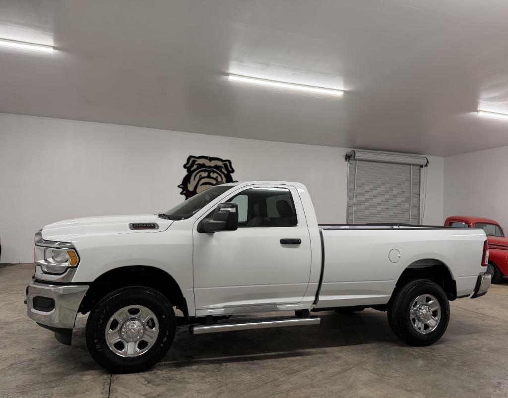 RAM 2500 ST 4WD 2024