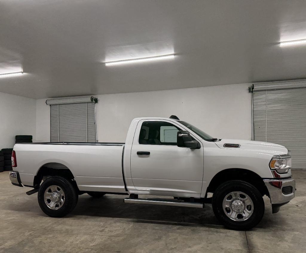 RAM 2500 ST 4WD 2024