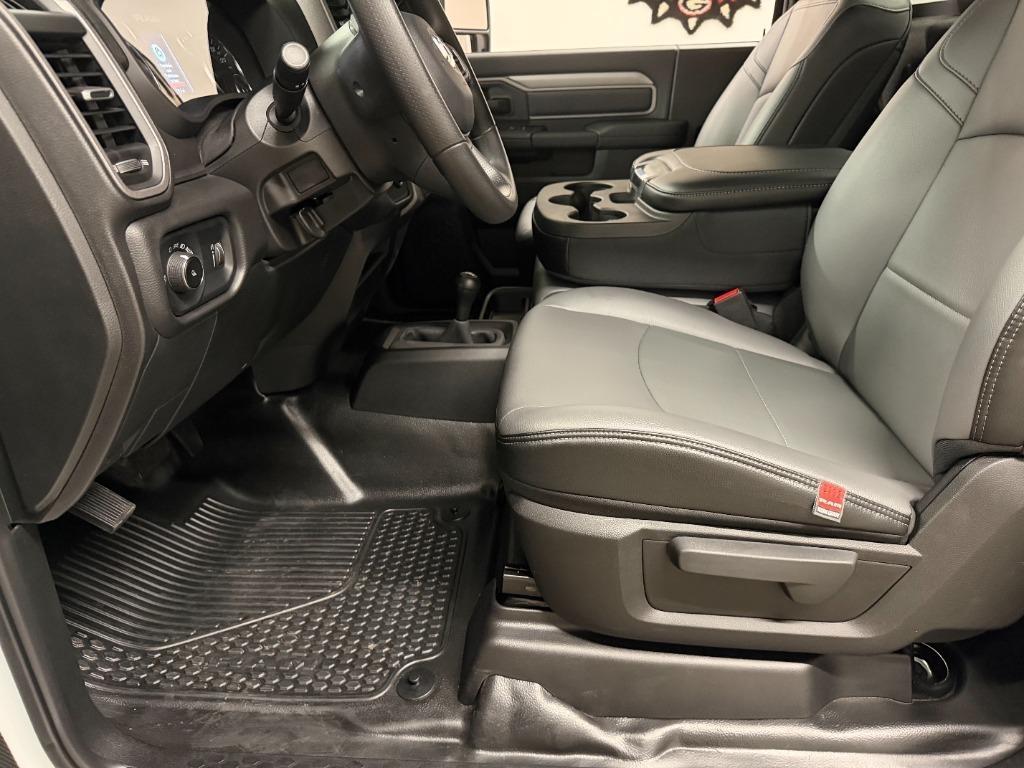 RAM 2500 ST 4WD 2024