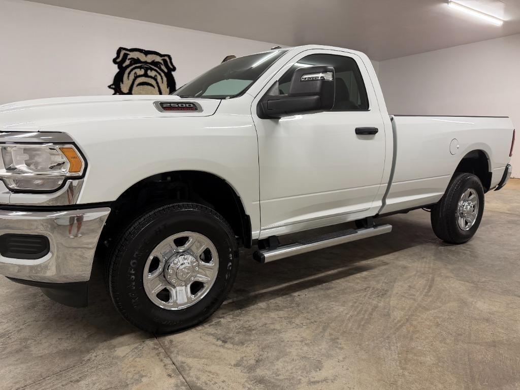 RAM 2500 ST 4WD 2024