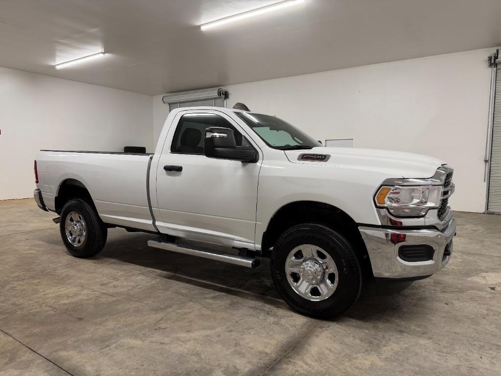 RAM 2500 ST 4WD 2024