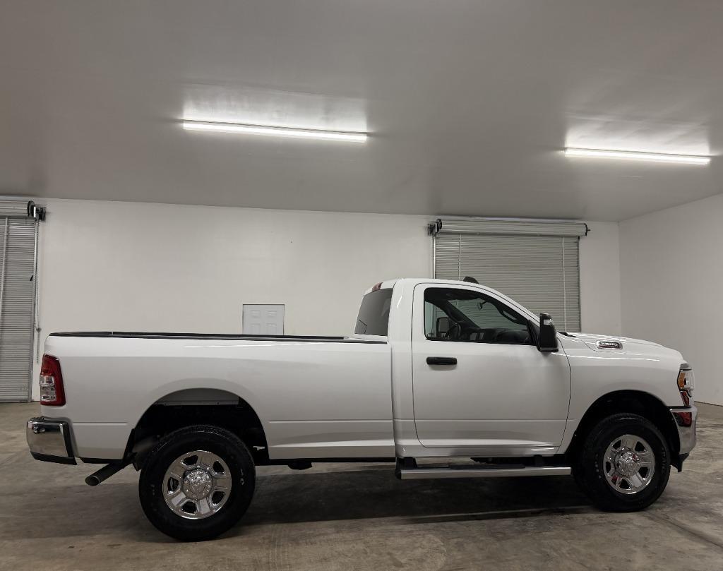 RAM 2500 ST 4WD 2024