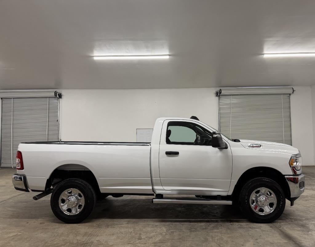 RAM 2500 ST 4WD 2024