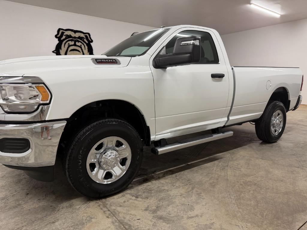 RAM 2500 ST 4WD 2024