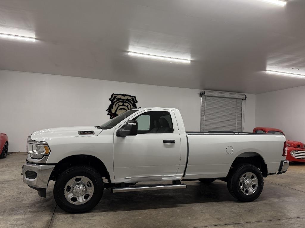 RAM 2500 ST 4WD 2024