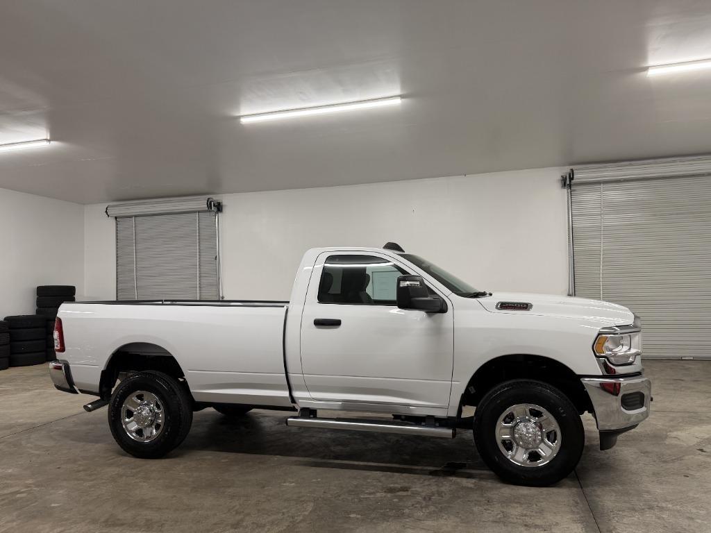 RAM 2500 ST 4WD 2024