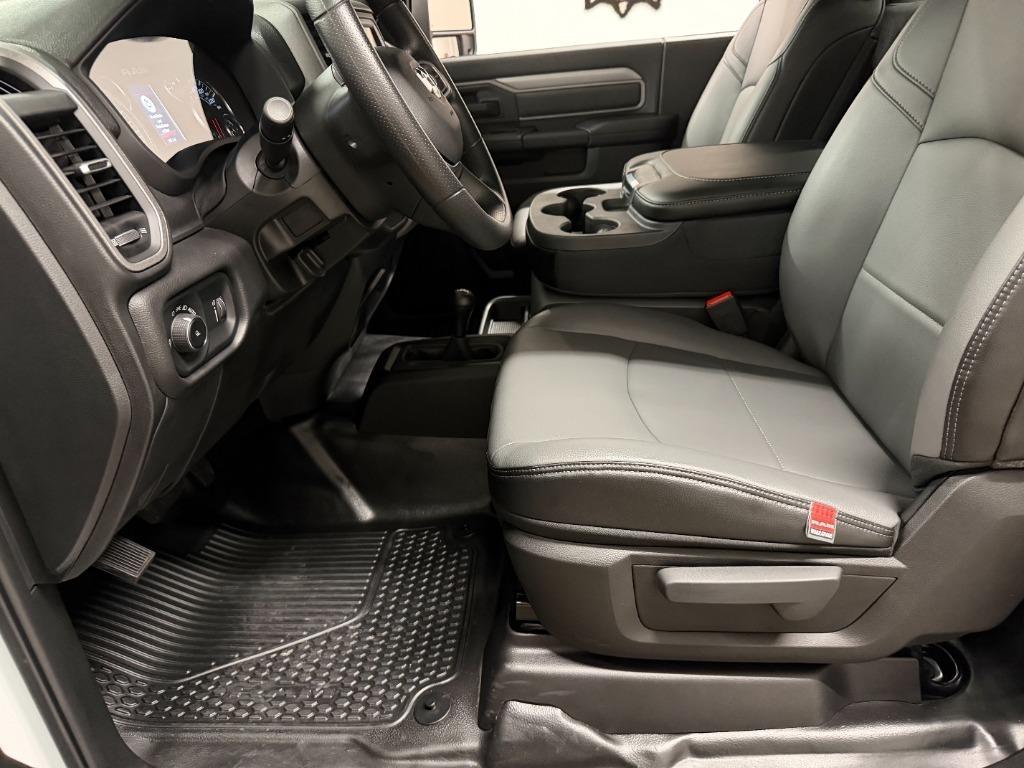 RAM 2500 ST 4WD 2024