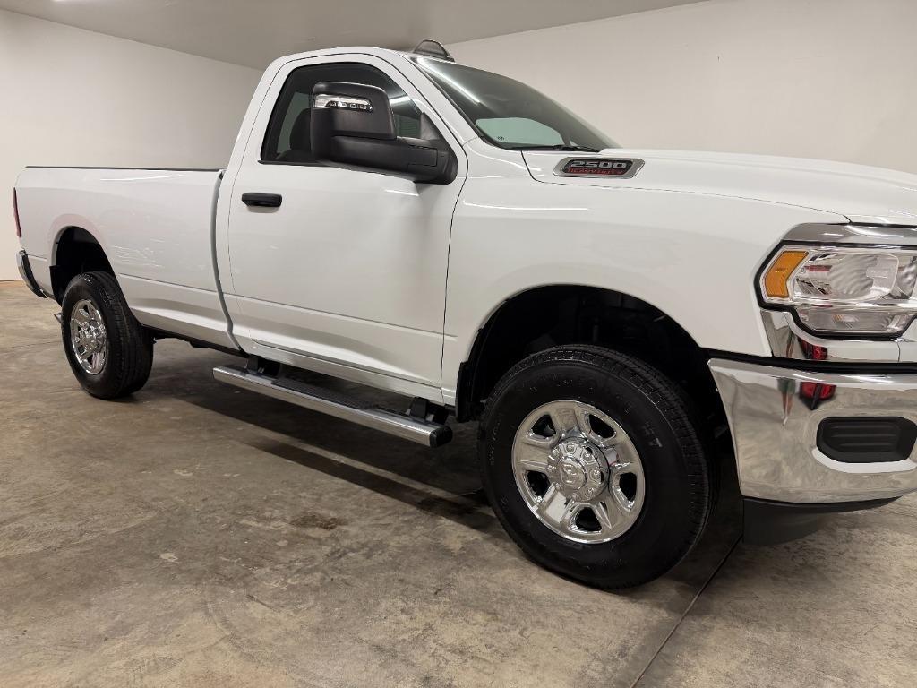 RAM 2500 ST 4WD 2024