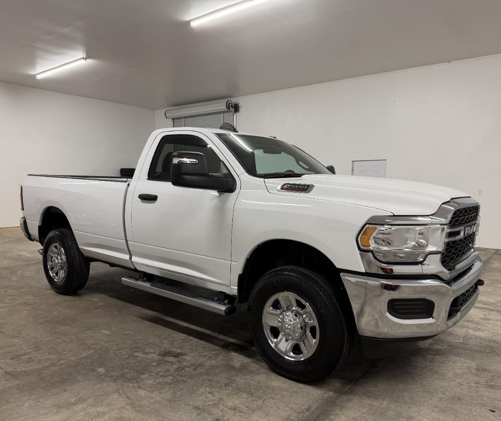 RAM 2500 ST 4WD 2024