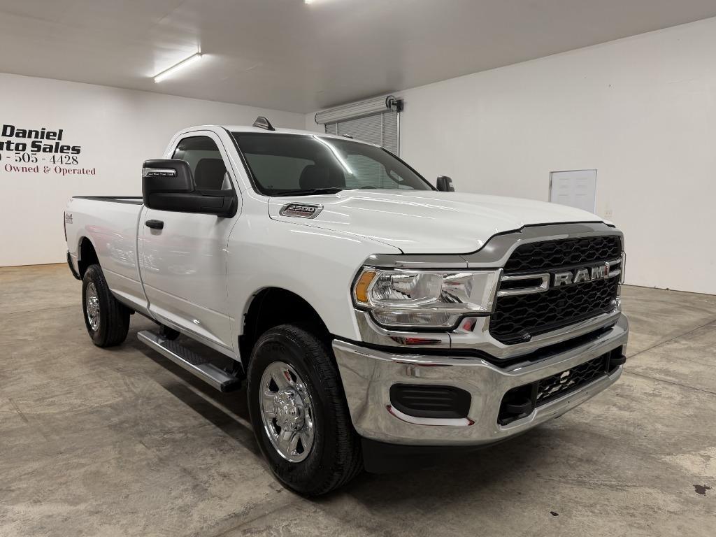 RAM 2500 ST 4WD 2024