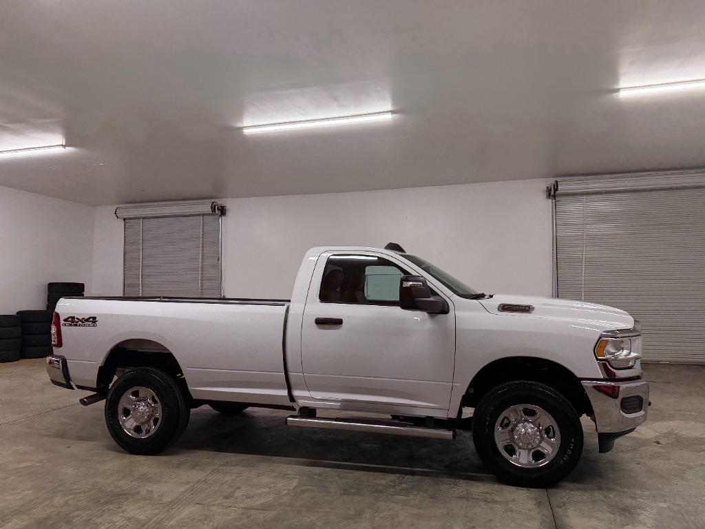 RAM 2500 ST 4WD 2024