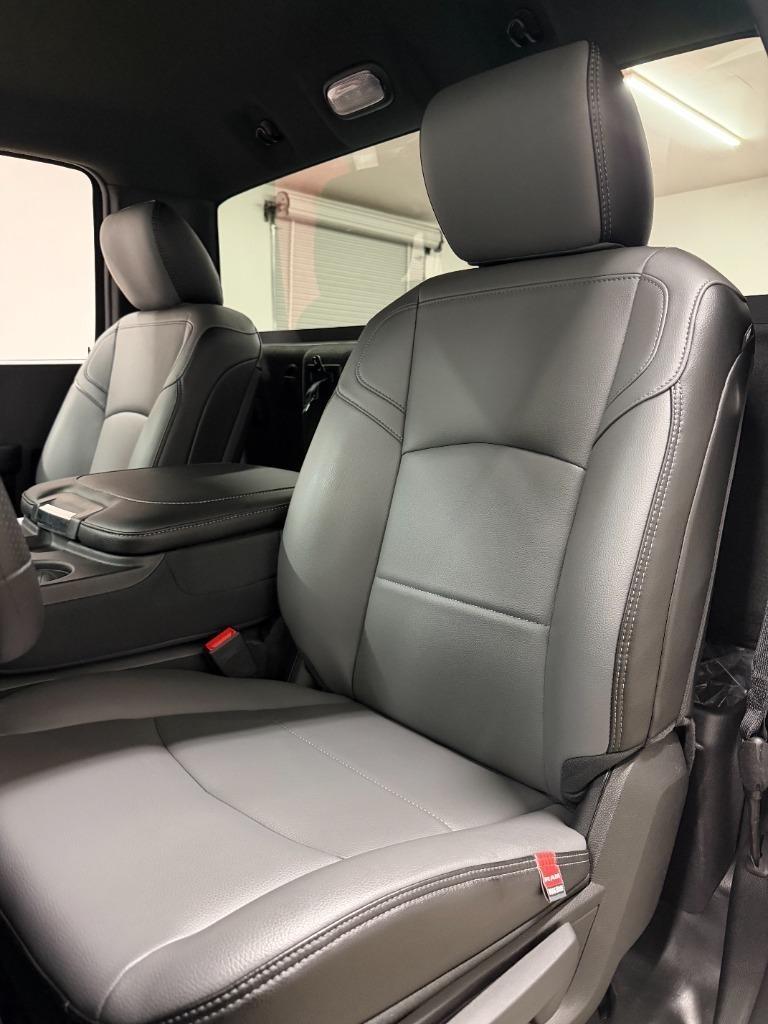 RAM 2500 ST 4WD 2024