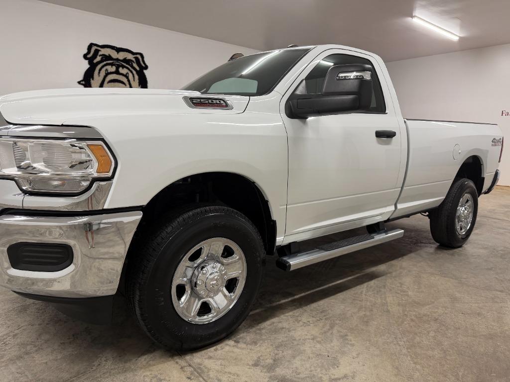 RAM 2500 ST 4WD 2024