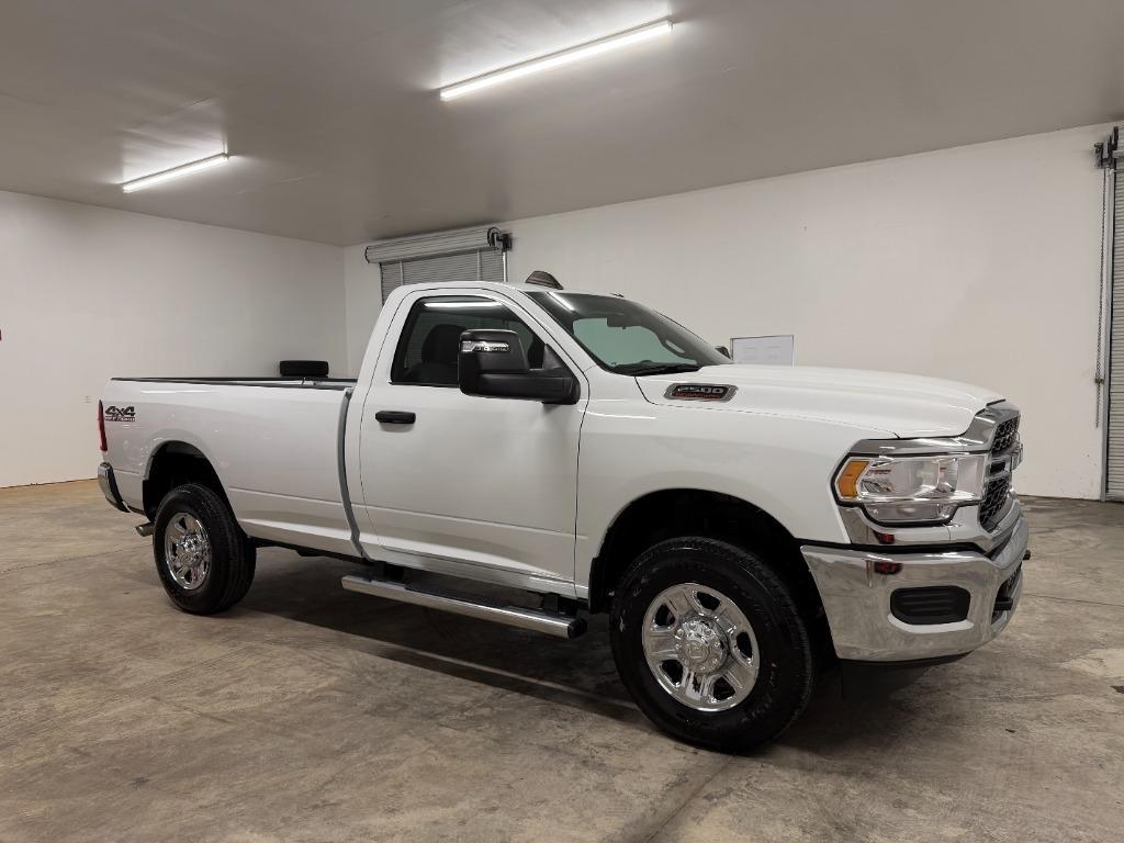 RAM 2500 ST 4WD 2024