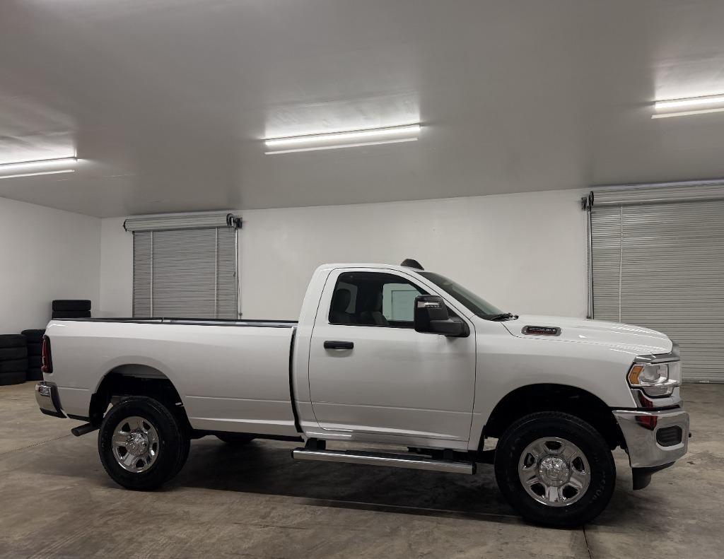 RAM 2500 ST 4WD 2024