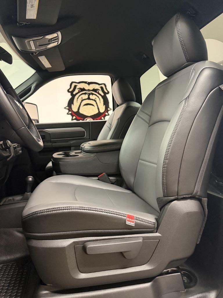 RAM 2500 ST 4WD 2024