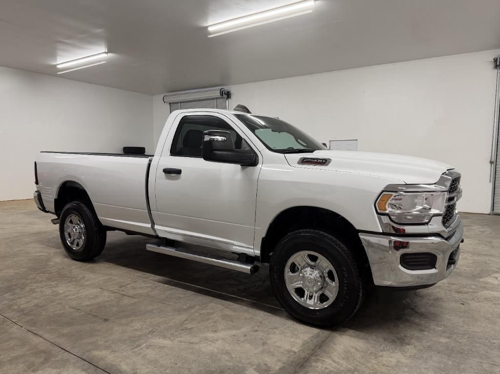 RAM 2500 ST 4WD 2024