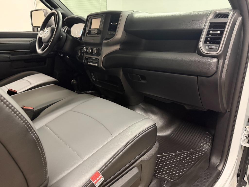 RAM 2500 ST 4WD 2024