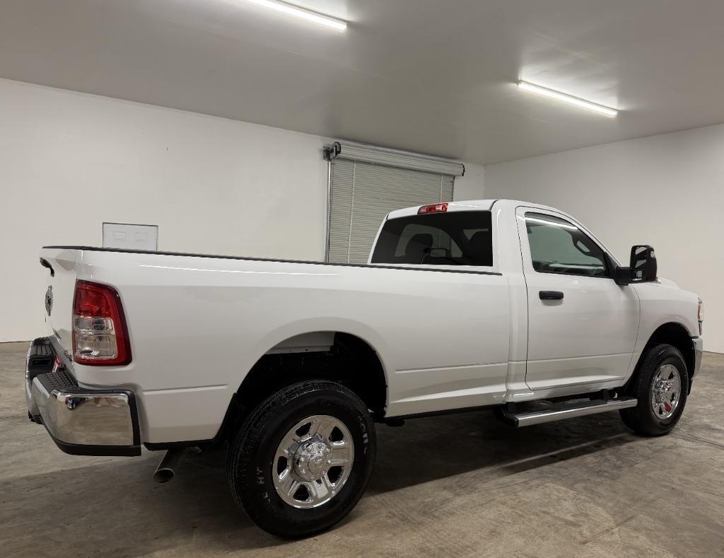 RAM 2500 ST 4WD 2024