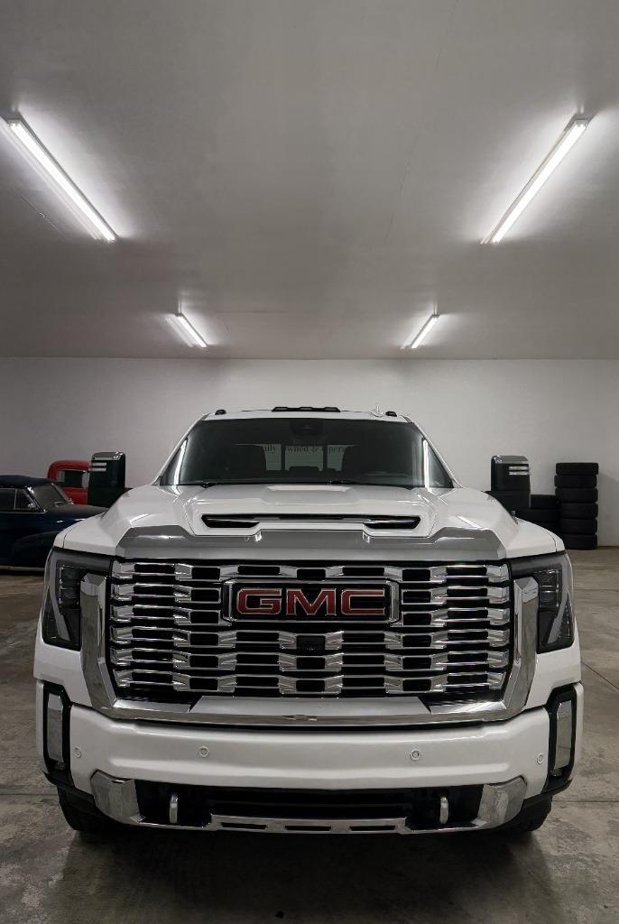 GMC Sierra 2500HD Denali Crew Cab 4WD SB 2024