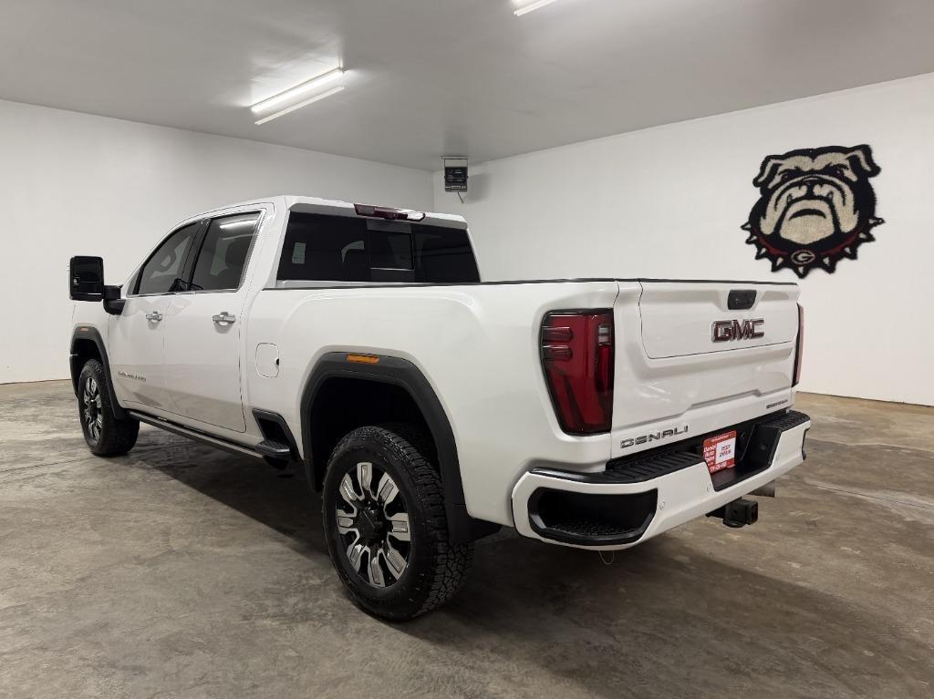 GMC Sierra 2500HD Denali Crew Cab 4WD SB 2024